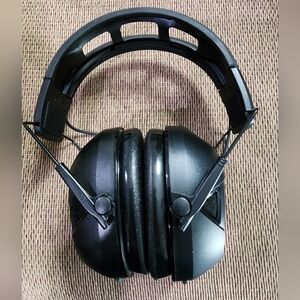 Peltor Sport 3M Tactical 300 Sound Canceling Ear Protection, black